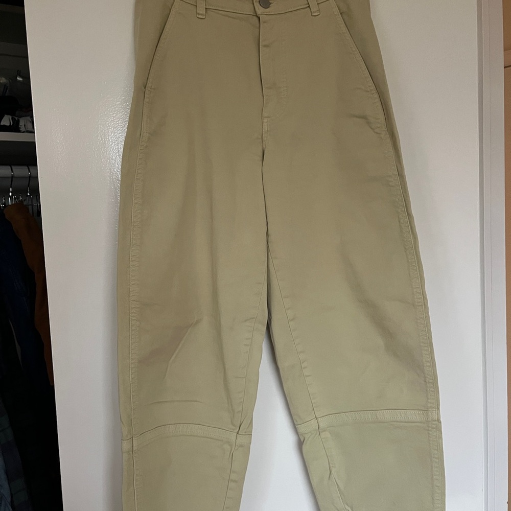 Everlane Women's Cropped Barrel Pants in Soft Green - Picture 6 of 6